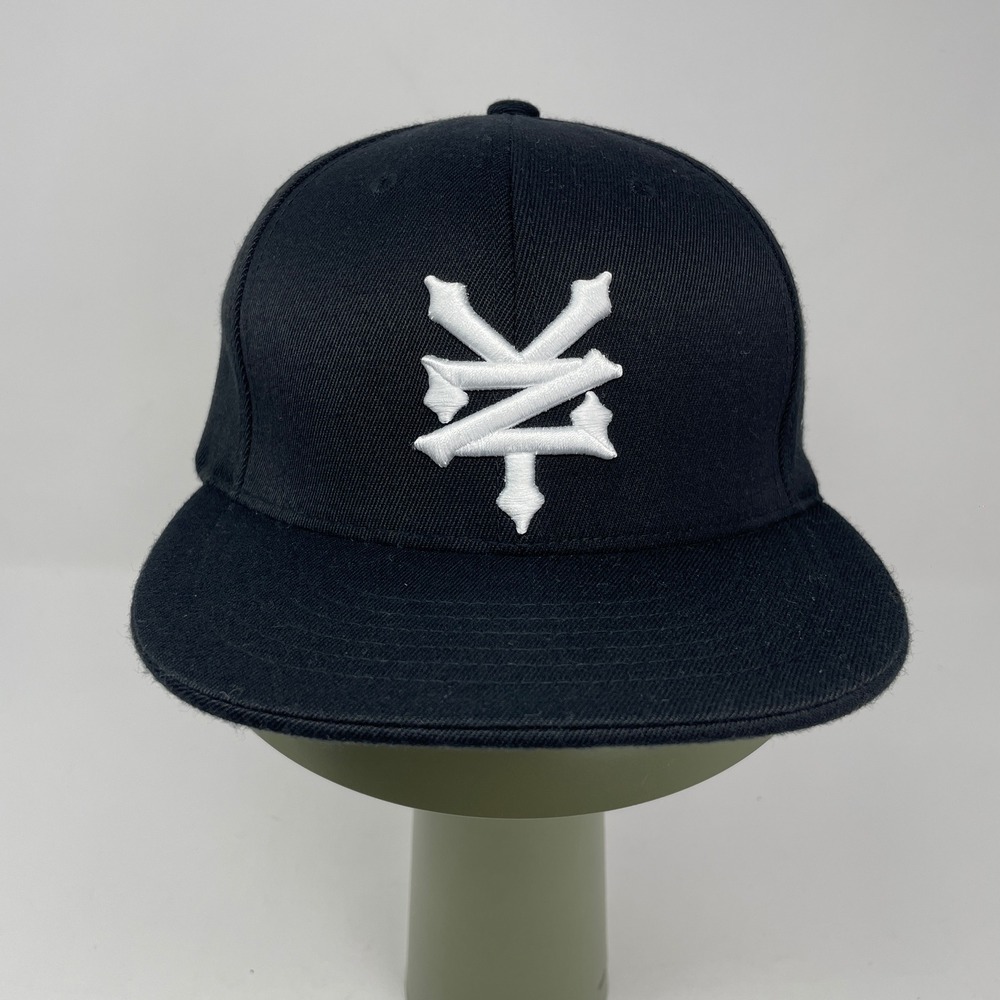 VTG Zoo York Flexfit Hat Mens L/XL Black Embroidered Logo Flat Bill Skater Cap
